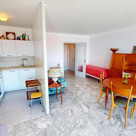 Grand Avec Terrasse Proche Centre Et Plages - Fr-1-196-374